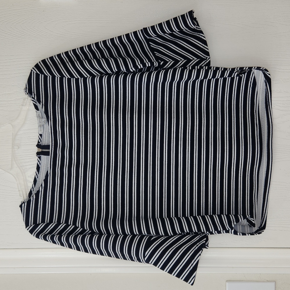 Green Envelope Textured Navy/White Horizontal Striped Top. Size L. GUC.